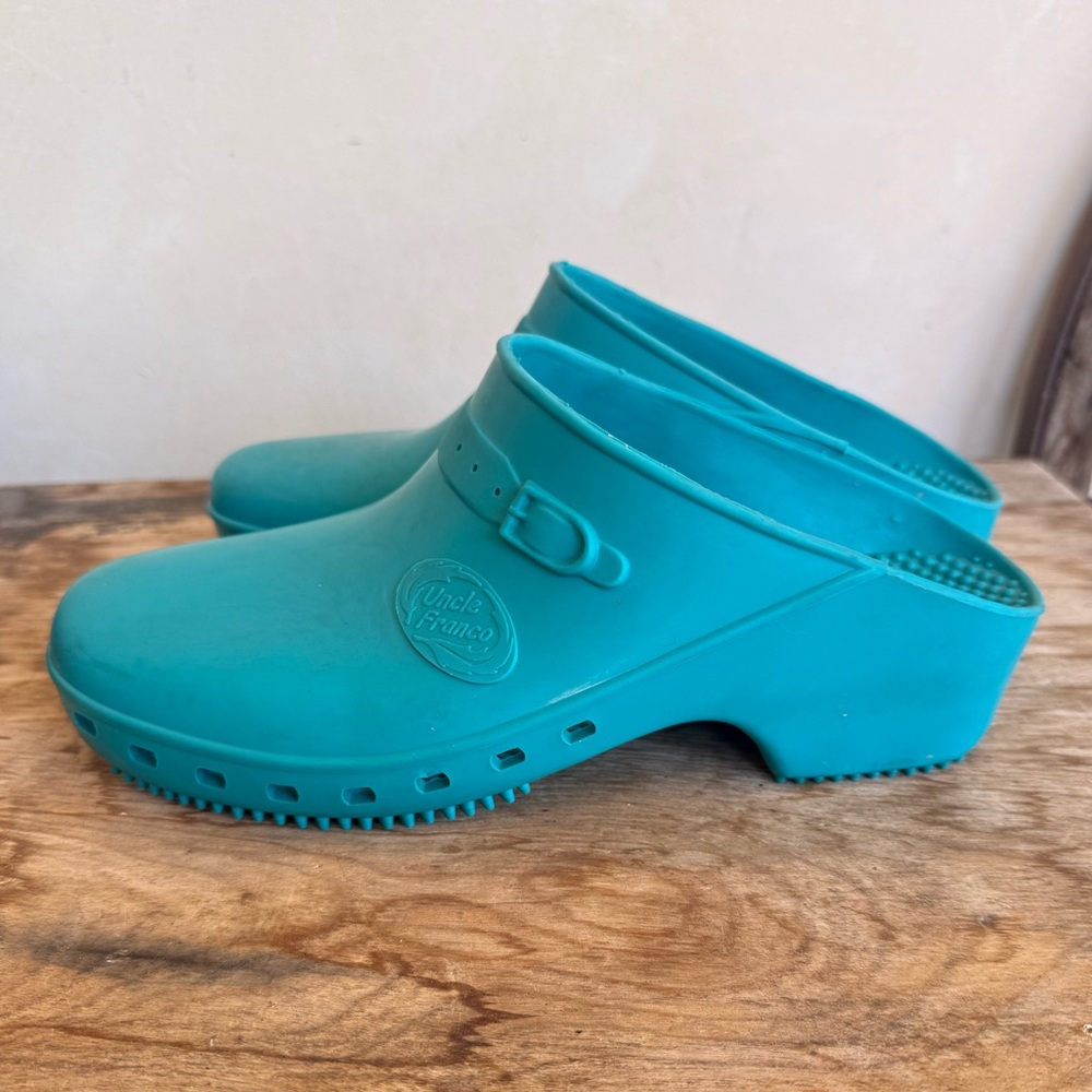 BIHOS Green Comfort Garden Clogs. Woman’s 9M Made in Italy Never Worn Rare Nice